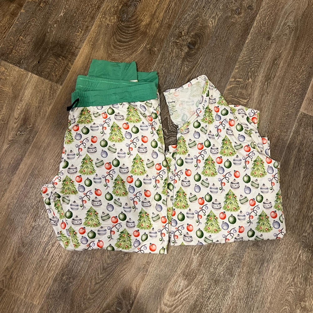 LEV baby Women’s Christmas Pajamas | L
